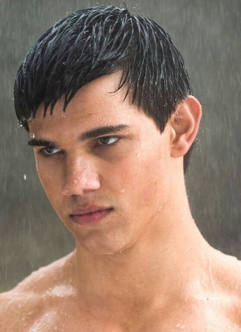 Taylor Lautner looks like channing tatum when he has wet hair Tyler Lautner, Taylor Lautner Shirtless, Jacob Black Twilight, Twilight Jacob, Twilight Wolf, Twilight Saga New Moon, Hiro Big Hero 6, Twilight Saga Series, Beau Film