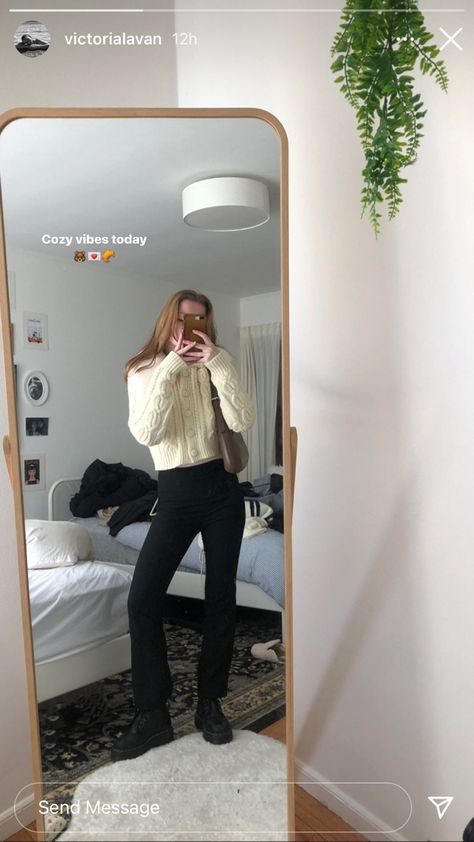 Faux fur, cute fits, cozy fits, mirror selfie, outfit ideas, fit check. Mirror Selfie Fit Check, Mirror Selfie Aesthetic, Selfie Aesthetic, Birthday Wishes For Sister, Mirror Selfie Poses, Cozy Vibes, Outfit Inspo Fall, Selfie Poses, Fit Check