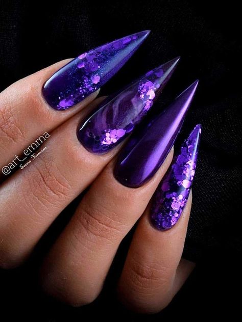 Purple Stiletto Nails, Ongles Goth, Black And Purple Nails, Purple Chrome Nails, Unicorn Nails Designs, Red Chrome Nails, Dark Purple Nails, Purple Chrome, Gold Chrome Nails