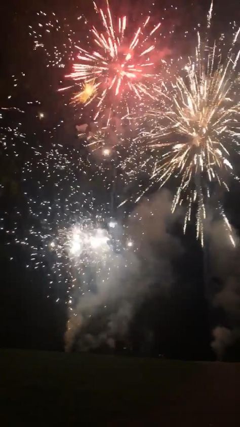 pinterest | @skglasscock26 [Vidéo] | Feu d'artifice, Belles images de noël, Gif bonne année Happy New Year 2024 Fireworks Gif, Happy Diwali Videos Hd, Happy New Year Fireworks Video, New Year Fireworks Videos, Happy New Year 2024 Video Editing, Happy New Year 2024 Video Status, Happy New Year Edit, Happy New Year 2024 Video, Happy New Year Diwali