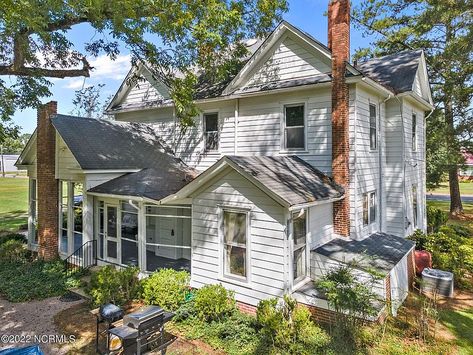 North Carolina Homes Exterior, Old Four Square Farmhouse, House In North Carolina, Houses In North Carolina, Homes In North Carolina, Rural North Carolina, Cheap House, Enclosed Porch, Cheap Houses