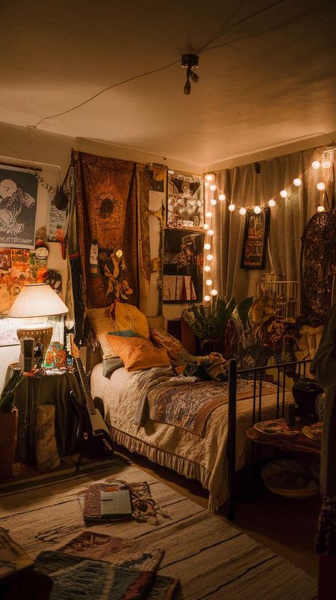 Get inspired to design a bedroom that bursts with life, featuring bold hippy aesthetics and colors. 90 Room Ideas, 1970s Bedroom Ideas, Bedroom Inspirations 70s, Cool Room Designs For Teenagers, Funky Boho Bedroom, Boho Hippy Bedroom, Comfort Room Aesthetic, Hippy Room Aesthetic, Hippy Bedroom Ideas