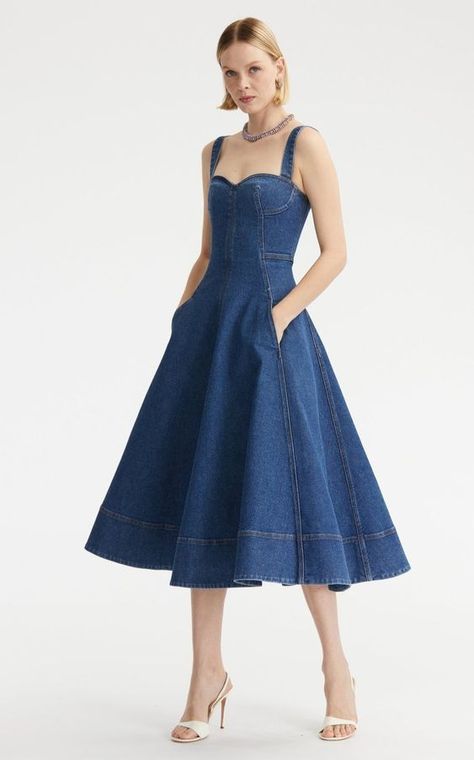 Honeymoon Wear, Denim Inspiration, Denim Ideas, Fashion Design Clothes, Sweetheart Neck, Elegant Outfit, Primavera Estate, Dress Details, Moda Operandi