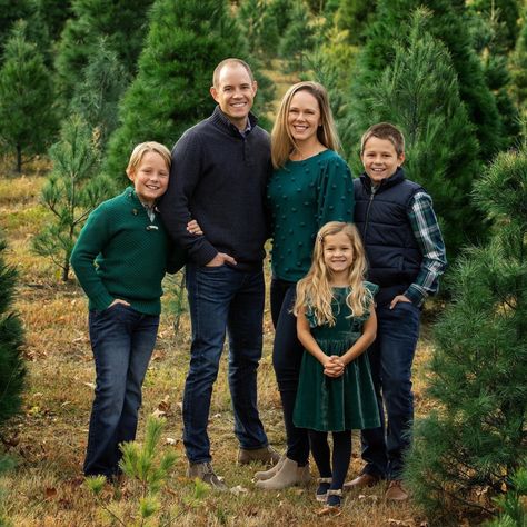 Family Photos For Christmas, Green Color Theme, Family Picture, Color Theme, Christmas Photo, Family Pictures, Color Themes, Christmas Photos, Picture Ideas