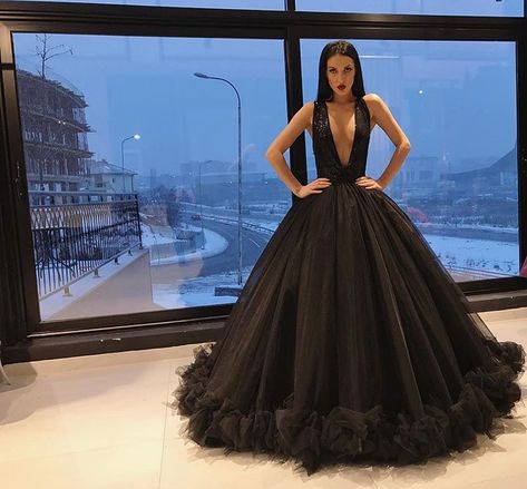 Prom Dress With Open Back, Gorgeous Black Dress, Dress With Open Back, Black Prom Dress, Black Prom, Fairytale Dress, Gala Dresses, Black Wedding Dresses, Black Prom Dresses