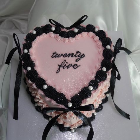 Pink, black, & glitter 🩷🖤✨ - details - Size: 6” Flavor: Funfetti Buttercream: Vanilla . . . . . #vintageheartcake #explore #cakeart #glittercake #pinkcake #heartcake Pink And Black Heart Cake, Pink Cake With Flowers, Funfetti Buttercream, Black And Pink Cake, Black Heart Cake, Pink Heart Cake, Black And Pink Heart, 22nd Birthday Cakes, Cake With Flowers