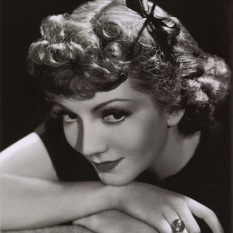 Claudette Colbert is listed (or ranked) 22 on the list 23 Famous Actresses of the 1940s Claudette Colbert, Film Buff, Classic Movie Stars, Classic Actresses, Hollywood Icons, Actrices Hollywood, Old Hollywood Glamour, Golden Age Of Hollywood, Blonde Beauty