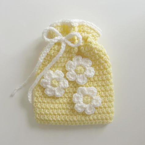 crochet • Instagram Aethstetic Crochet, Crochet Pouch Ideas, Crochet Pompompurin, Small Crochet Pouch, Pouches Design, Aesthetic Crochet Projects, Crochet Pouch Bag, Crochet Pouches, Crochet Workshop