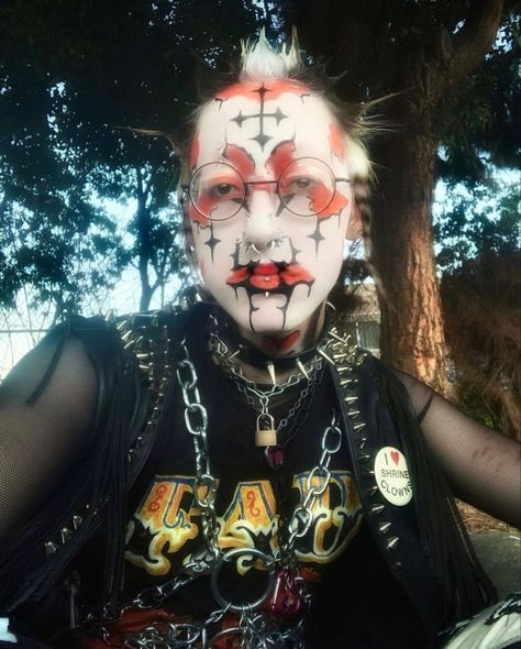 #facepaint #corpsepaint #blackmetal #punk #diy #punkfashion #goth #gothmakeup #clown #clownmakeup #clownaesthetic #piercing #stretchedseptum #piercings #metalhead #diypunk #libertyspikes #spikedhair #clowncore #bihawk #mohawk #rorschach #rorschachinkblot #racoonstripes #scene #scenekid #emo #scenekid Clown Punk Fashion, Punk Clown Makeup, Punk Clown, Clown Punk, Goth Clown, Liberty Spikes, Stretched Septum, Punk Diy, Rorschach Inkblot