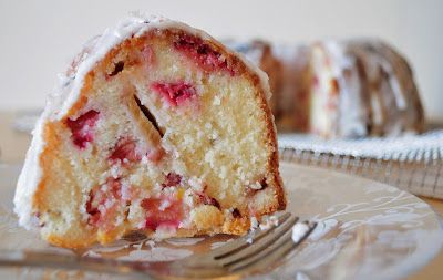 Rhubarb Bundt Cake, Lemon Rhubarb, Strawberry Yogurt Cake, Rhubarb Desserts, Bundt Cake Recipe, Rhubarb Cake, Party Fotos, Lemon Bundt Cake, Yogurt Cake