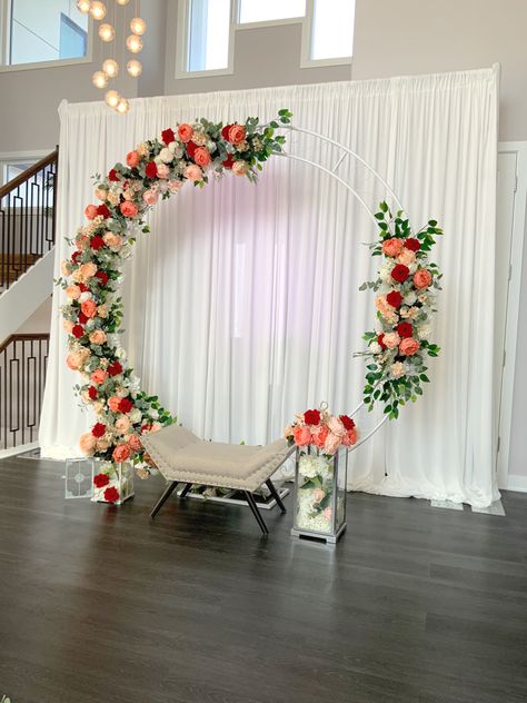 Flowers Decoration For Home, Floral Hoop Wedding, Engagement Stage Decoration, Reception Stage Decor, Decoration Event, Moon Gate, Wedding Background Decoration, Not Worth It, Diy Wedding Backdrop