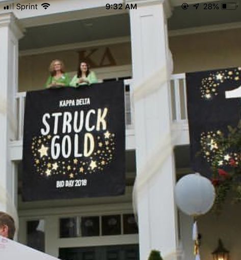 Struck Gold Bid Day Theme, Gold Sorority Theme, Struck Gold Bid Day, Sorority Recruitment Decorations, Chi Omega Recruitment, Recruitment Decorations, Sorority Recruitment Themes, Rush Themes, Sorority Themes