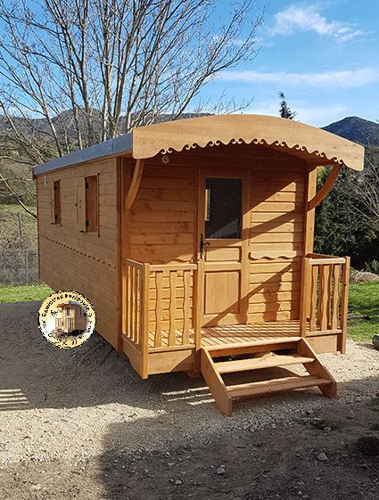 Roulotte gîte, La Gitane, pour 2 à 4 personnes - Roulottes Farigoule By Stef menuisier Caravan, Tiny House, Shed, Outdoor Structures, Cabin, Pool, House Styles, Home Decor, Home Décor