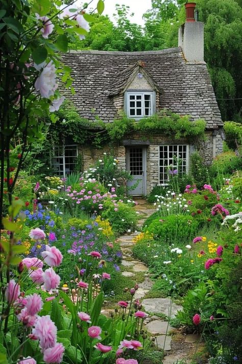 English Garden Design Ideas, Country Cottage Living, Tiny Garden Ideas, Tiny Gardens, Cute Cottages, English Garden Design, Tiny Garden, Country Cottages, Cottage Inspiration