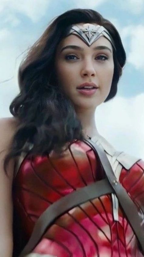 Wonder Woman Cameo ❤️💙 Woman Wallpaper, Gal Gabot, Gal Gardot, Wonder Woman Art, Gal Gadot Wonder Woman, Female Hero, Japanese Movies, Hollywood Celebrities, Gal Gadot