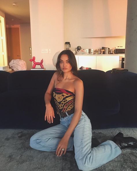 Bandana Top Outfit, Shanina Shaik, Bandana Top, 90s Outfit, Top Outfit, Mode Inspo, Mode Vintage, Looks Vintage, Street Styles