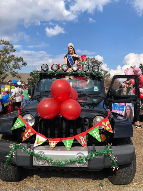 This is how I decorated a Jeep for a Christmas Parade I participated in. Car Float Parade Ideas, Christmas Parade Jeep Ideas, Jeep Parade Decorations, Hoco Car Decor, Jeep Decorations For Parade, Truck Decorations For Parade, Car Parade Decorations Ideas, Christmas Parade Truck Ideas, Senior Parade