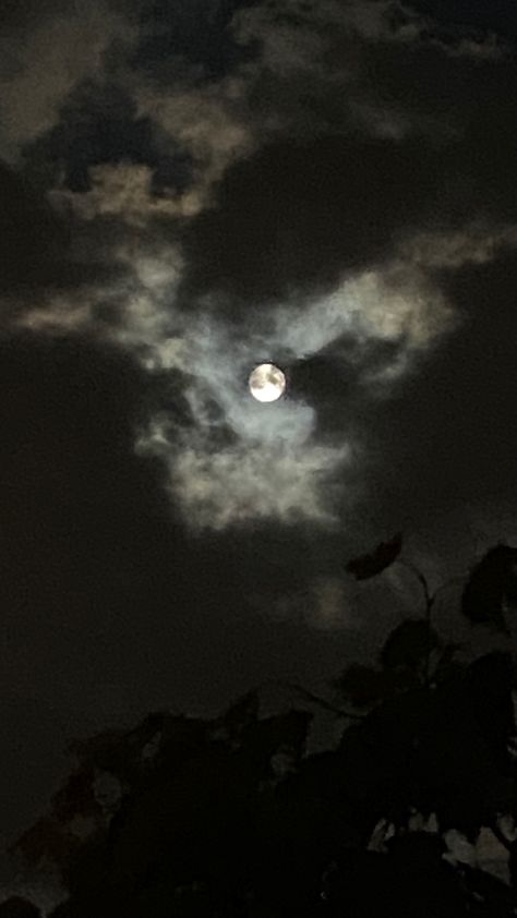 Super Moon Aesthetic, Full Moon Snap, Full Moon With Clouds, Full Moon Pictures, Moon Pics, My Moon And Stars, Moon Photo, Moon Full, Night Sky Photography