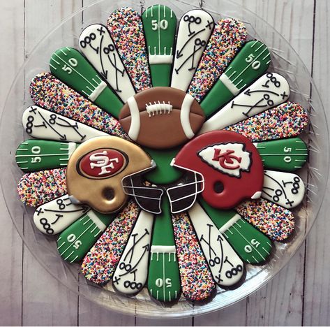 Super Bowl Cookie Platter, Gaming Royal Icing Cookies, Football Team Cookies, Eagles Cookies, Superbowl Cookies, Cookies Football, Football Sugar Cookies, Super Bowl Cookies, Cookie Platters