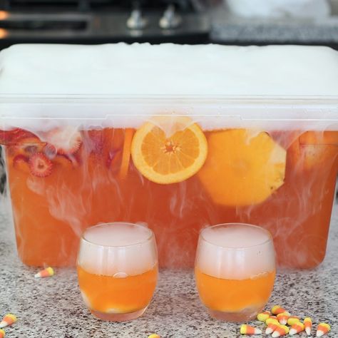 If you're looking for an amazing Halloween cocktail for a party, you have to check out this Halloween Jungle Juice. This amazing tub of Halloween punch combines 99 Apples, coconut rum, Peach Schnapps, strawberry wine, gin, rum, vodka, everclear, orange soda, mango peach juice, and tons of different fruits. And honestly, after reading that ingredient list you know this is one of the best Halloween mixed drinks out there, right? Seriously, try this Halloween Jungle Juice! Jungle Juice Halloween, Halloween Jungle Juice, Bartending Drinks, Jungle Juice Recipe, Halloween Juice, Halloween Punch, Candy Cocktails, Strawberry Wine, Tipsy Bartender