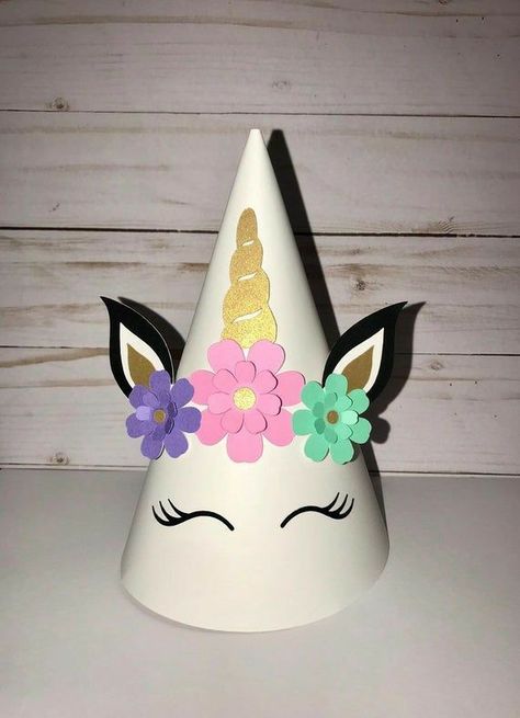 Unicorn Party Hats, Creative Paper Crafts, Fun Diy Ideas, Unicorn Birthday Party Decorations, Unicorn Hat, Crazy Hat Day, Unicorn Themed Birthday Party, Unicorn Birthday Cake, Unicorn Crafts