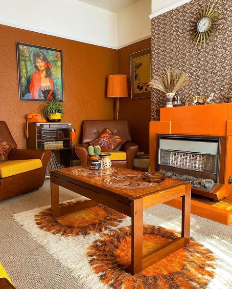 Living Room Designs 70s, Retro Living Room 1970s Vintage, 70s Retro Aesthetic Living Room, 60s Living Room Vintage, 70s Vintage Living Room, 1970s Interior Design Living Rooms, 1970s Inspired Living Room, Retro Living Room Ideas 1970s 70s Decor, 60s Interior Design 1960s Living Rooms