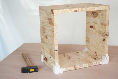 *** DIY : Etagères cubes en bois - Esprit Cabane Etagere Cube, Deco Luminaire, Mirror Table, Wood Diy, Woodworking, Shelves, Mirror, Wood, Furniture