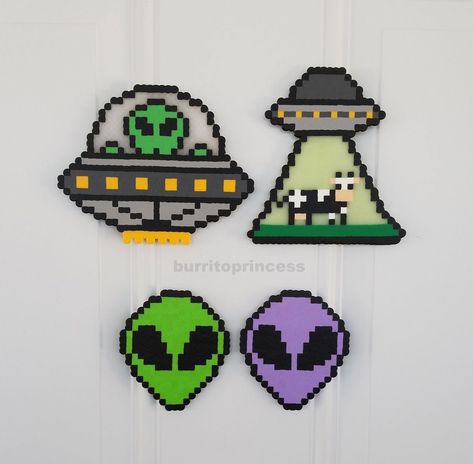 Alien Perler Beads, Alien Pixel Art, Alien Perler, Decorative Magnets, Cross Stitch Sampler Patterns, Perler Creations, Easy Perler Beads Ideas, Pony Bead Patterns, Perler Bead Templates