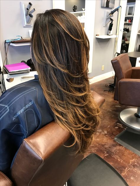 Balyage, Brazilian Blowout and added layers for more texture Brazilian Blowout Hairstyles, Naturally Curly Haircuts, Blowout Layers, Layered Haircuts Straight, Blowout Hairstyle, Blowout Haircut, Blowout Hair Tutorial, Color Hair Ideas, Mid Fade Haircut