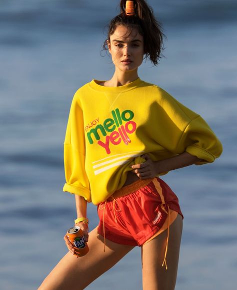 ELLE Editorial: High Tide Beach Fashion Editorial, 80s Trends, 80s Workout, Life Guard, 80s Fashion Trends, Moda Hippie, Sport Model, 80’s Fashion, 80s Women