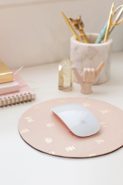 A beautiful DIY mouse pad that makes working a little more fun! Learn how to make this beautiful leather and gold mouse pad for your office or your work from home space. Diy Mouse Pad, Wfh Space, Work From Home Space, Diy Mouse, Pool Paint, Diy Textiles, Leather Mouse Pad, Homemade Home Decor, Diy Office