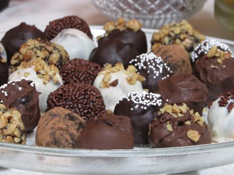 Coating Chocolate, Compound Chocolate, Infused Chocolate, Cannibis Recipes, Gummies Recipe, Infused Butter, Dark Chocolate Truffles, Truffle Recipe, Chocolate Bark