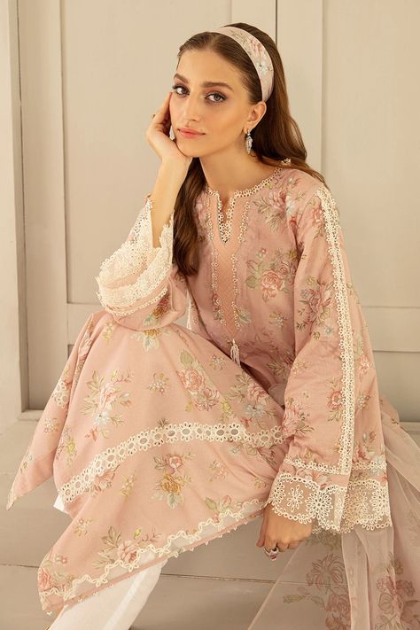 Pant Kurti, Dress Like Celebrity, Katie Sturino, Lace Suit, Kameez Designs, Lace Dress Design, Latest Dress Design, Organza Sleeves, Pakistani Fancy Dresses