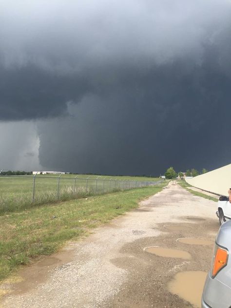 Massive tornado in Sulphur, OK May 8, 2016 Tornado Pictures, Storm Pictures, Tornado Alley, Strange Weather, Wow Photo, Weather Storm, Storm Chasing, Storm Photography, Wild Weather