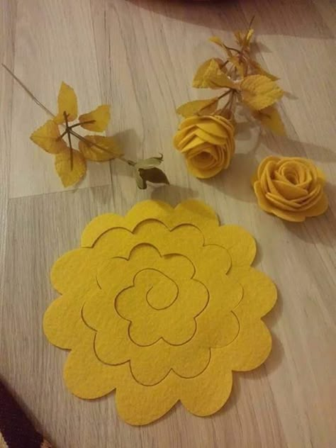 Cricut Felt, Felt Flower Template, Felt Flowers Diy, Diy Flores, Paper Flowers Craft, Kraf Diy, Fabric Flowers Diy, Felt Flower, Flower Template