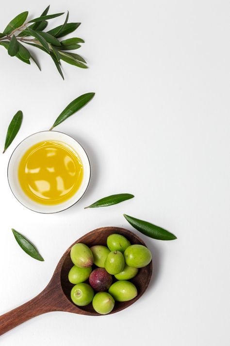 Fresh spanish extra virgin olive oil wit... | Premium Photo #Freepik #photo #food #leaf #fruit #golden Olive Oil Packaging, Olive Oil Recipes, Food Art Photography, Photo Food, Food Backgrounds, Organic Olive Oil, Food Photography Styling, Olive Fruit, Fresh Salads