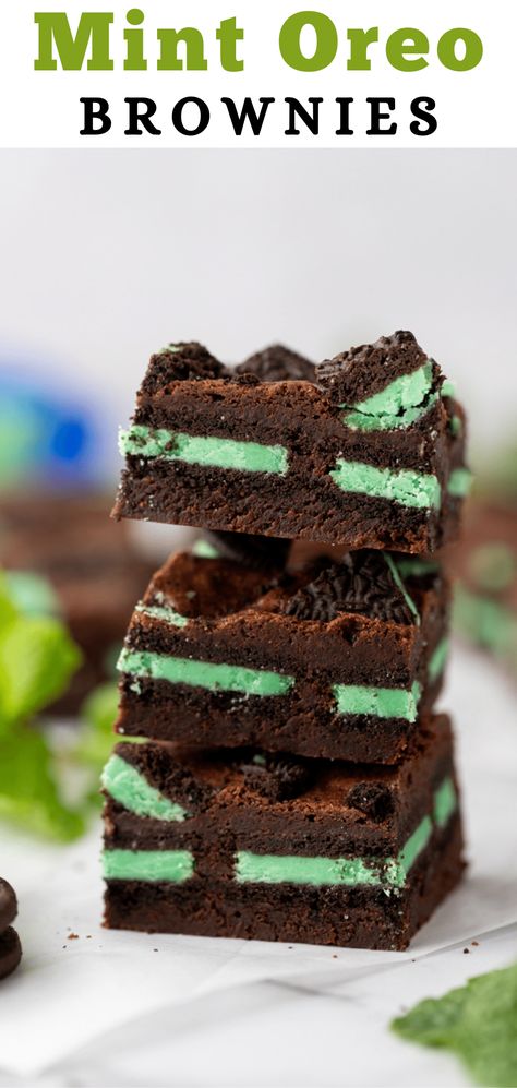 These delicious fudgy mint Oreo brownies are a delicious treat for mint chocolate lovers! Mint Brownies Recipe, Oreo Brownies Recipe, Chocolate Mint Brownies, Mint Oreo, Mint Brownies, Oreo Brownies, Homemade Brownies, Chocolate Oreos, Chocolate Mint