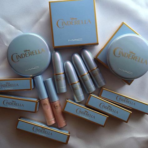 MAC x Cinderella Cinderella Makeup, Make Up Kits, Disney Makeup, Mac Makeup, Luxury Makeup, Makeup Goals, Makeup Brands, Love Makeup, Makeup Kit