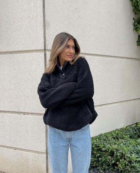 Loafers, cute clothes, comfy casual, comfy outfit, black teddy jacket, fall outfits, Uggs outfit Black Teddy Jacket Outfit, Teddy Sweater Outfit, Fall Outfits Uggs, Teddy Jacket Outfit, Outfits Uggs, Black Teddy Jacket, Casual Comfy Outfit, Clothes Comfy, Teddy Sweater