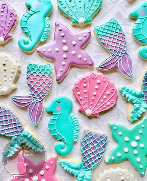 Check out these adorable ocean themed cookies by @thesweetesttiers ! Which one is your favorite? - Follow me, @mermaid_posts for more! -… Elegant Decorated Cookies, Mermaid Cookie, Mermaid Birthday Party Food, Mermaid Cookies, Beach Cookies, Mermaid Birthday Cakes, Mermaid Theme Birthday Party, Mermaid Theme Party, Summer Cookies