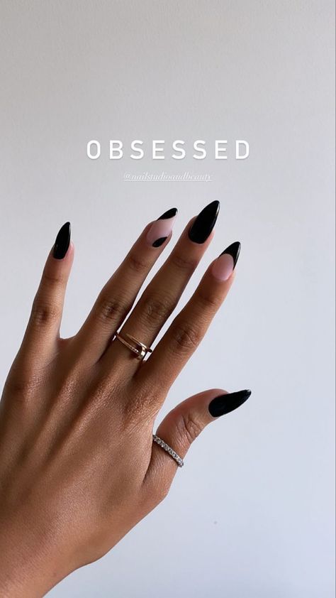 Black Feminine Nails, Elegant Nails With Black, Black Nail Almond Designs, Delicate Black Nails, Black Nails Minimalist, Coffin Shaped Black Nails, Rock Chic Nails, Black Nailart Nails, Fun Dark Nails