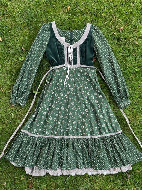 Green Prairie Dress, Grunge Grandma, Prarie Dresses, Gunne Sax Dress Vintage 70s, Prairie Dress Pattern, Pioneer Fashion, Gunne Sax Prairie Dress, Green Gunne Sax Dress, 1970s Prairie Dress