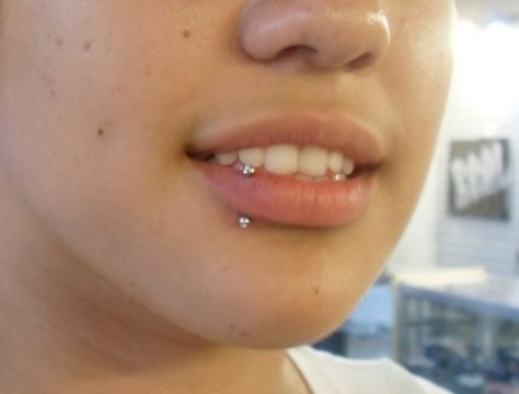 Double Vertical Labret, Side Labret Piercing, Side Labret, Vertical Labret Piercing, Vertical Labret, Face Piercings, Cool Piercings, Labret Piercing, Cute Piercings