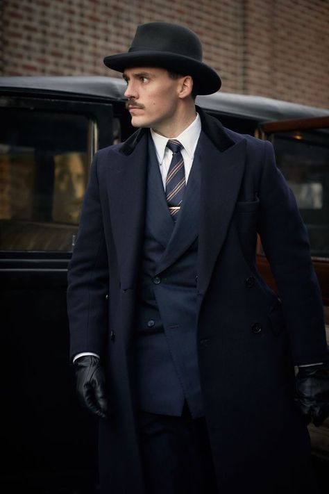 Oswald Mosley, Costume Peaky Blinders, Peaky Blinders Suit, Herren Style, Man Dressing Style, Sam Claflin, Dress Suits For Men, Fashion Suits For Men, Old Money Style