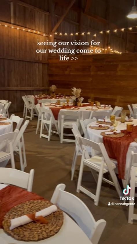 Wedding Table Decor Fall Rust Terracotta Cinnamon Terracotta Centerpiece Wedding, Wedding Table Decor Fall, Fall Wedding Reception Tables, White Folding Chairs, Autumn Wedding Reception, Wedding Table Linens, Wedding Table Decor, Wedding Linens, Sweetheart Table