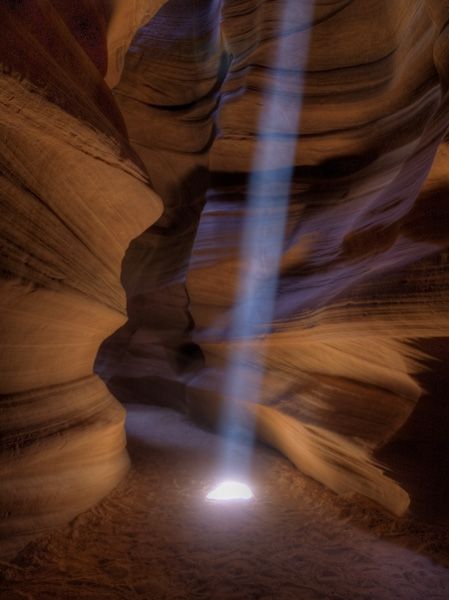 Tyndall Effect Photography, Tyndall Effect Painting, Tyndall Effect, Melting Lamp, Hennessy Paradis, Antelope Canyon Arizona, National Parks America, Light Scattering, Angel And Devil