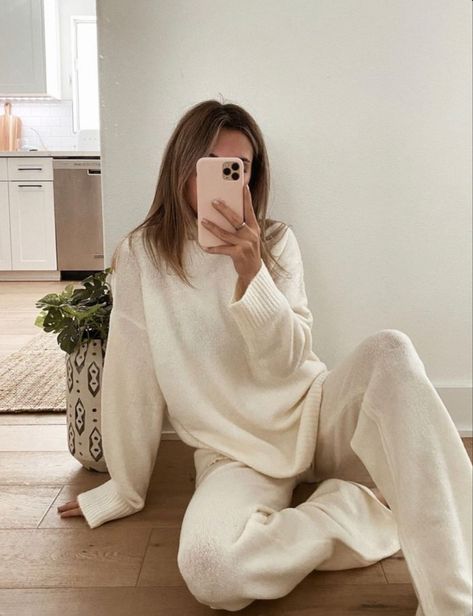 // s e l f i e Homewear Outfit, Best Loungewear, Loungewear Outfit, At Home Outfits, Lounge Outfits, Loungewear Outfits, Homewear Fashion, Lounge Outfit, Cozy Loungewear