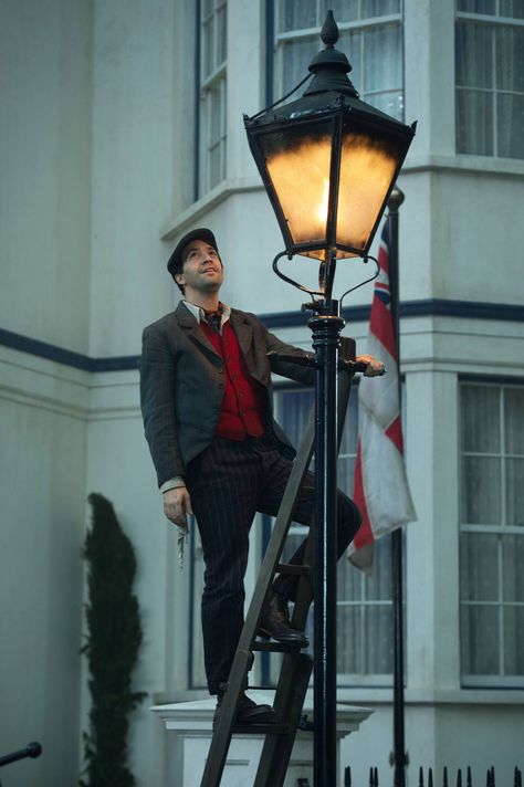 Loved the new Mary Poppins! Timothy Green, Mary Poppins Movie, Mary Poppins Returns, His Dark Materials, Manuel Miranda, Disney Live Action, A Ladder, Liam Hemsworth, Lin Manuel Miranda