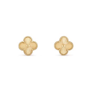 Alhambra Van Cleef, Rich Mom, Vintage Clover, Gold Vans, Van Cleef And Arpels Jewelry, Van Cleef & Arpels, Van Cleef And Arpels, Luxe Jewelry, Detailed Jewelry