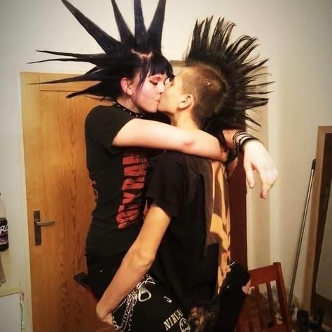 Alt Subcultures, Punk Couple, Alternative Subcultures, Punk Love, Punk Culture, Crust Punk, Bad Haircut, Spiked Hair, Punk Hair